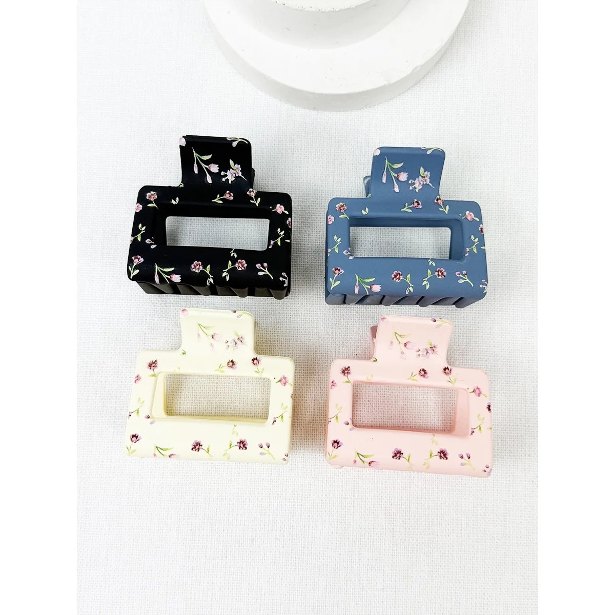 Medium Matte Claw Clip