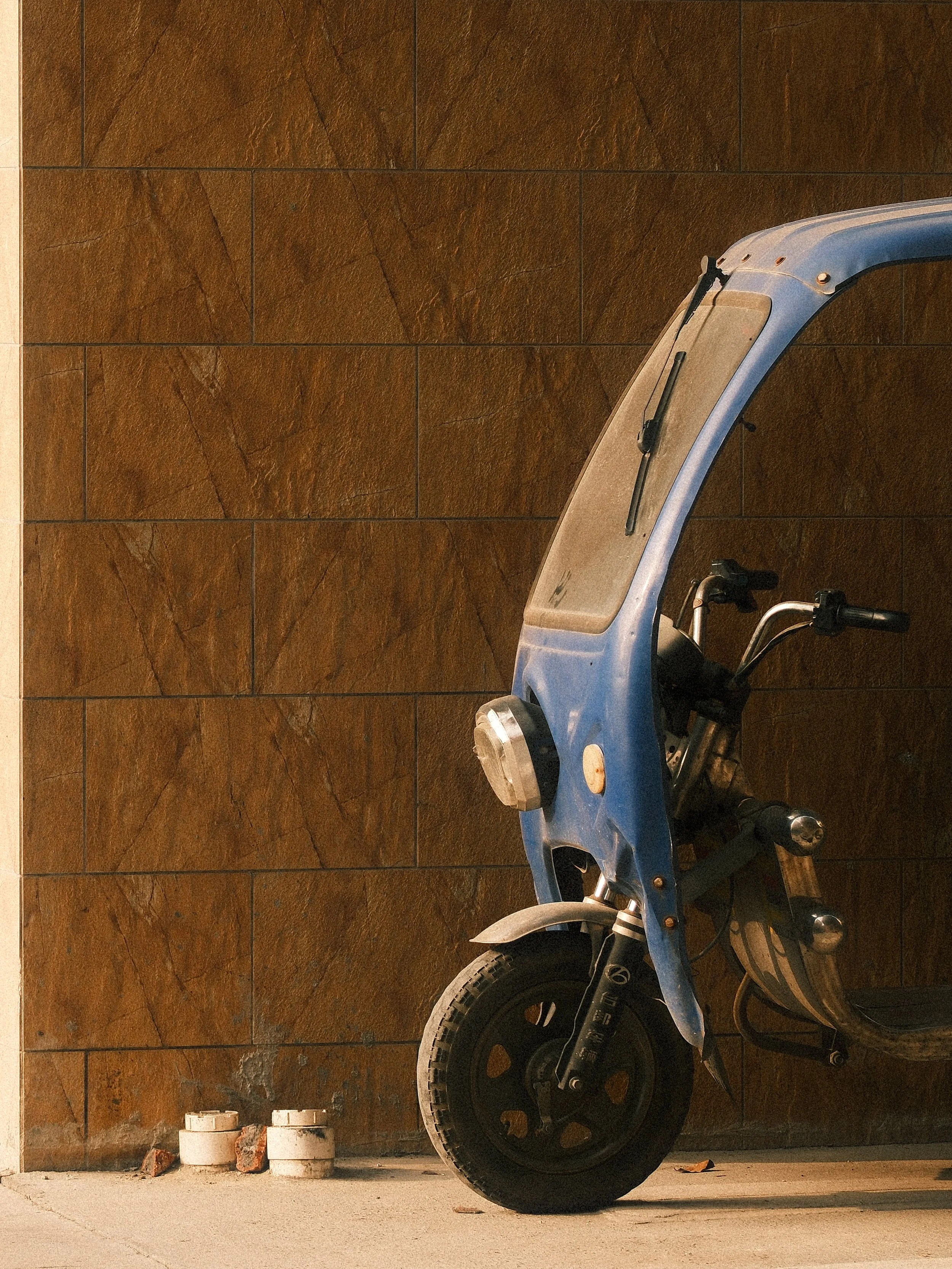 The Dusty Motorcycle: Morning sun glints off an old scooter in a quiet Guangdong village, freezing time in a tranquil, nostalgic frame.