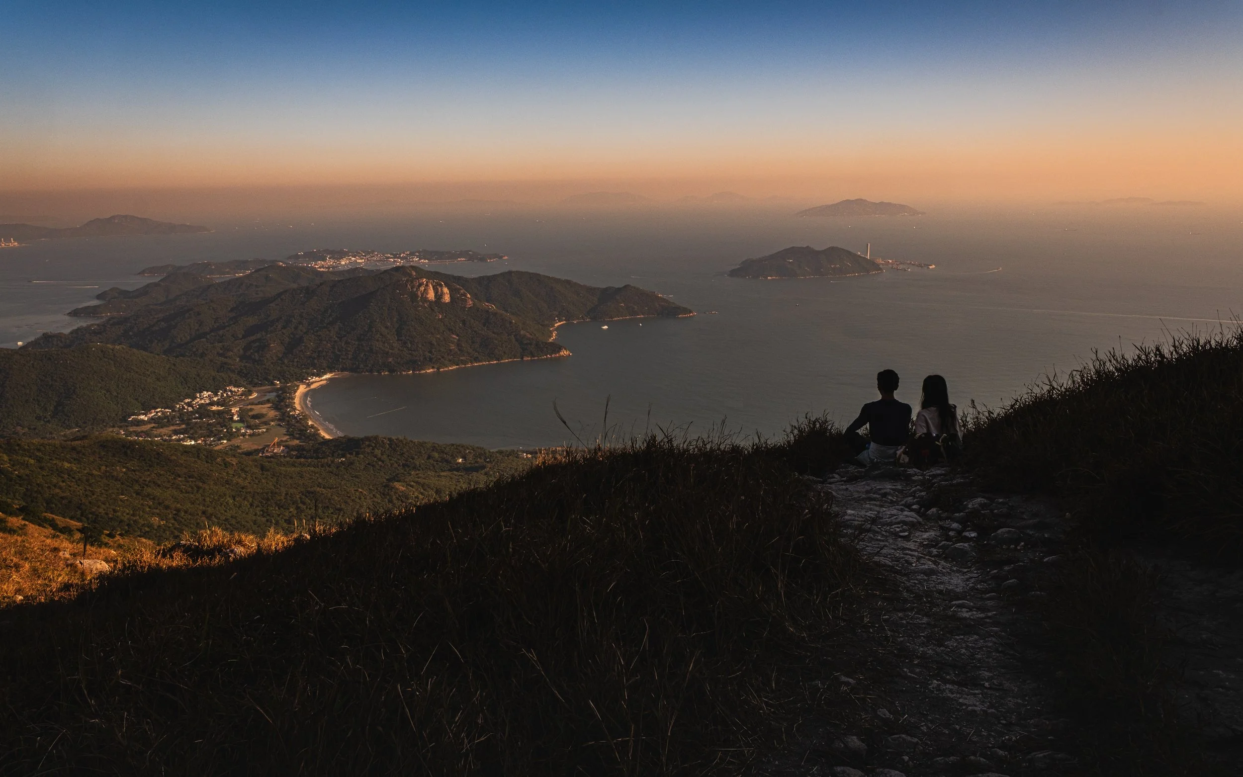 Sunset Peak: Lovers overlooking the China sea from the hillside of sunset Peak on Lantau island