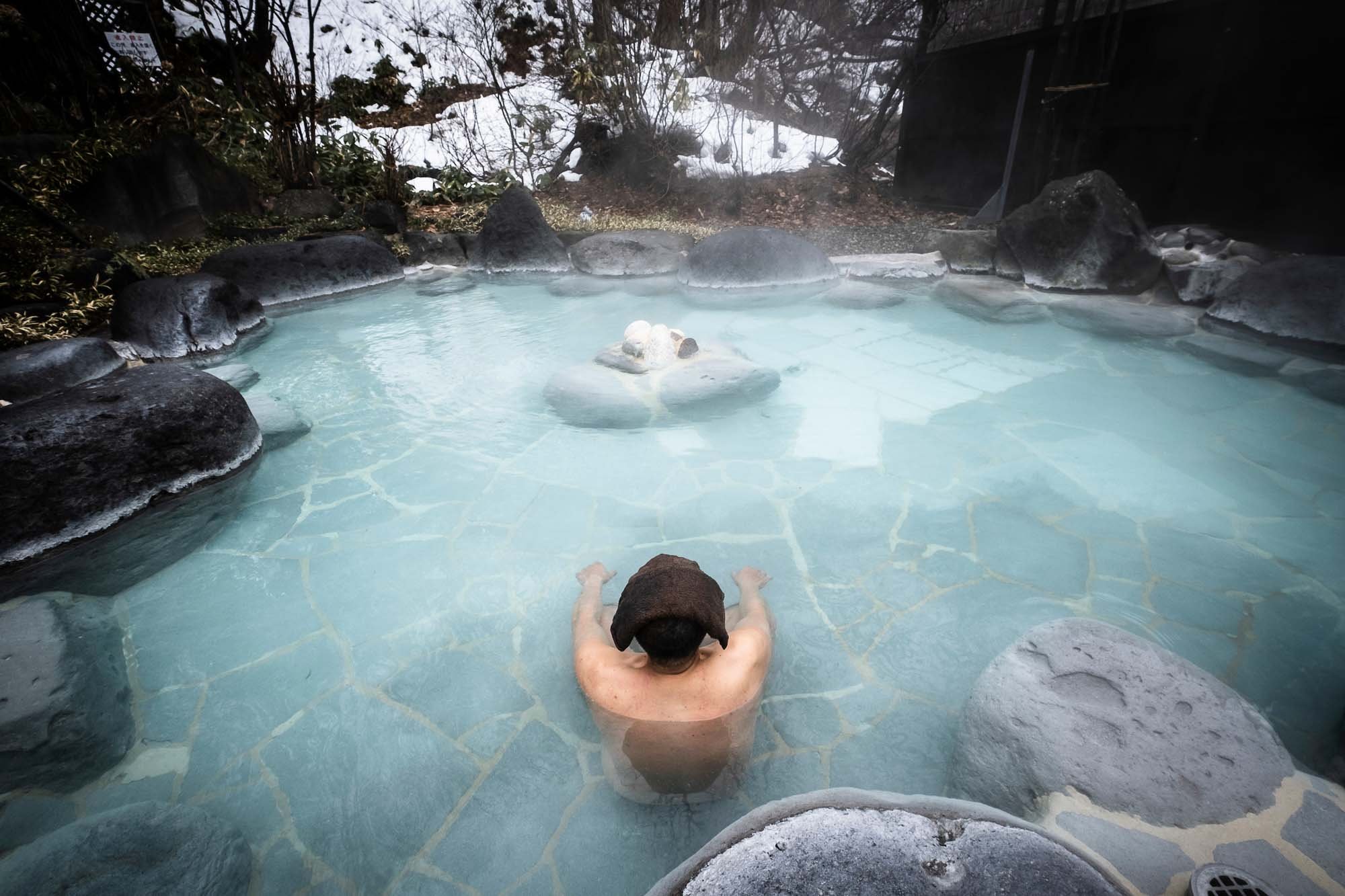 zao-onsen-outdoor-bath.jpg