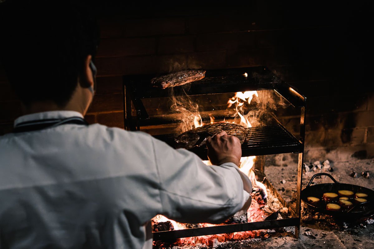  Teppei Oyama grills Aso beef on the wood grill at Yamagoya HolaHoo, a mountain lodge on the edge of the Aso highlands in Kumamoto Prefecture. 
