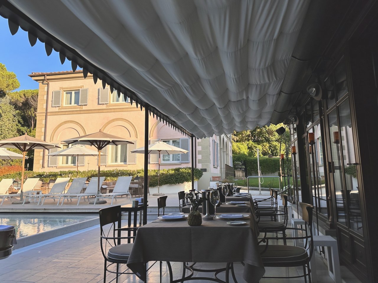 VILLA CORA: DINNER TIME