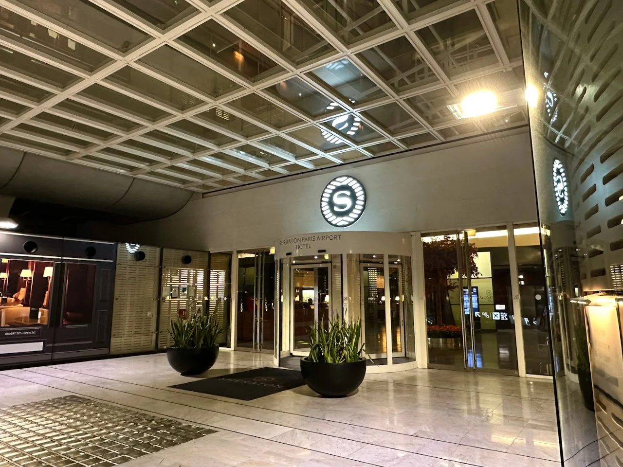 SHERATON PARIS CHARLES DE GAULLE AIRPORT HOTEL (5)