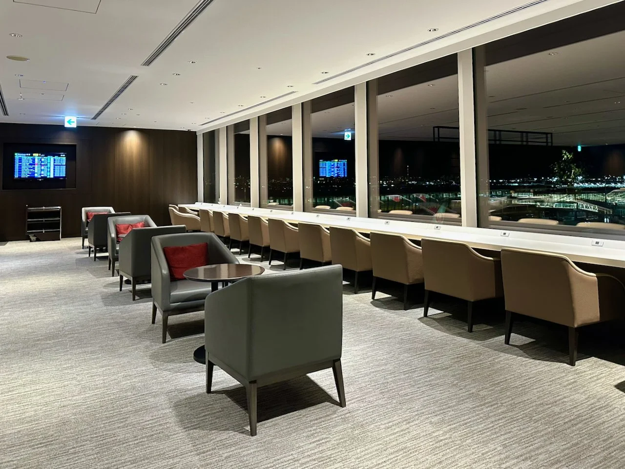 EMIRATES GAME CHANGER FIRST: BOARDING