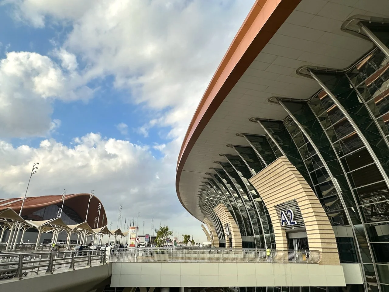 KING ABDULAZIZ INTERNATIONAL SAUDIA PREMIUM CHECK-IN