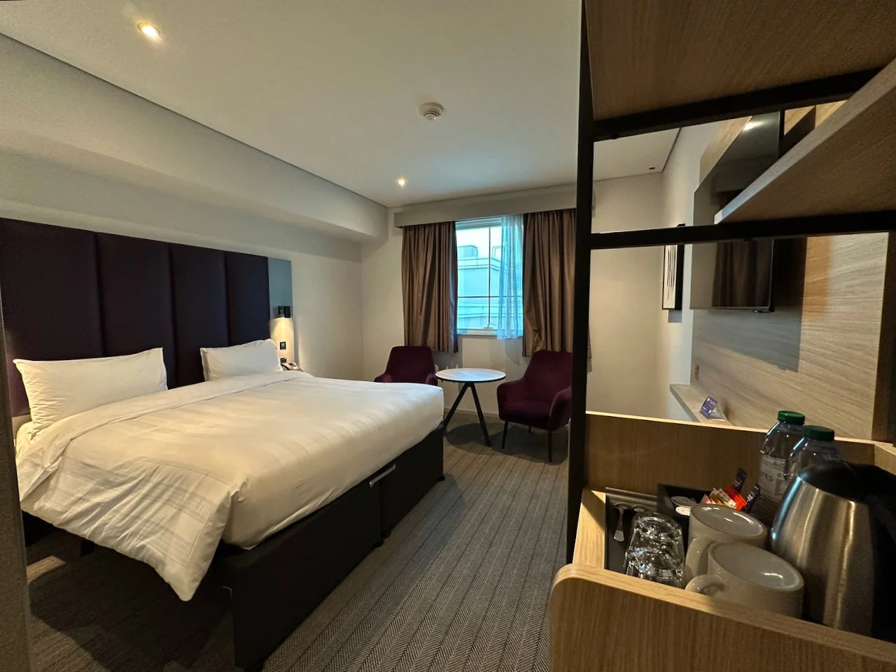 A DAY (AN EVENING)-USE STAY AT PREMIER INN DUBAI INTERNATIONAL AIRPORT