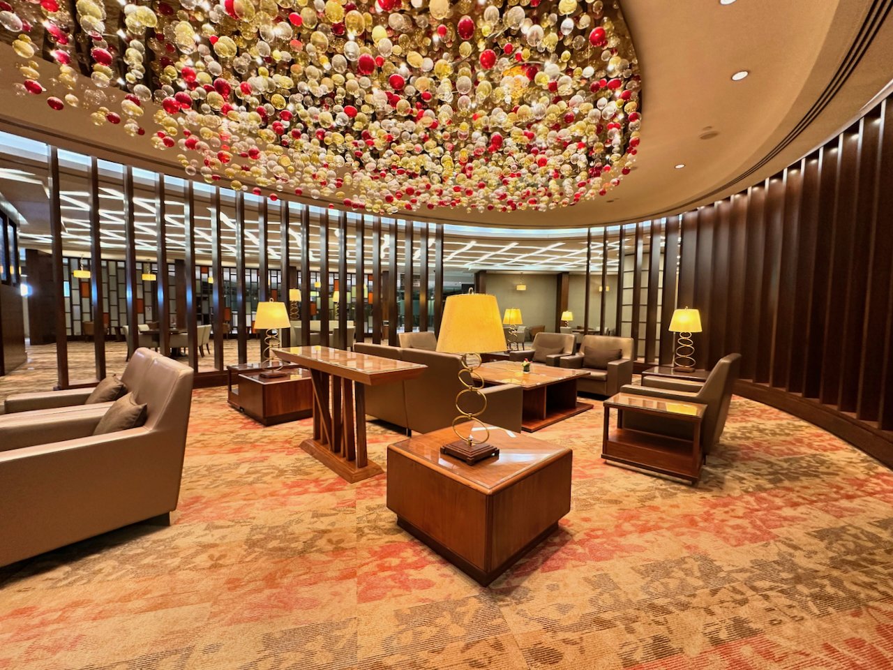 EMIRATES A380 FIRST TO ICN: THE LOUNGE