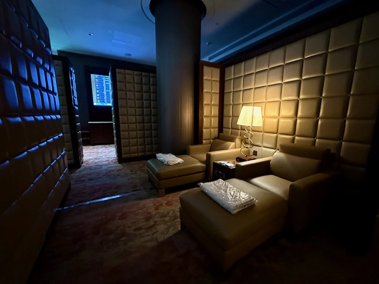 EMIRATES A380 FIRST TO ICN: BOARDING