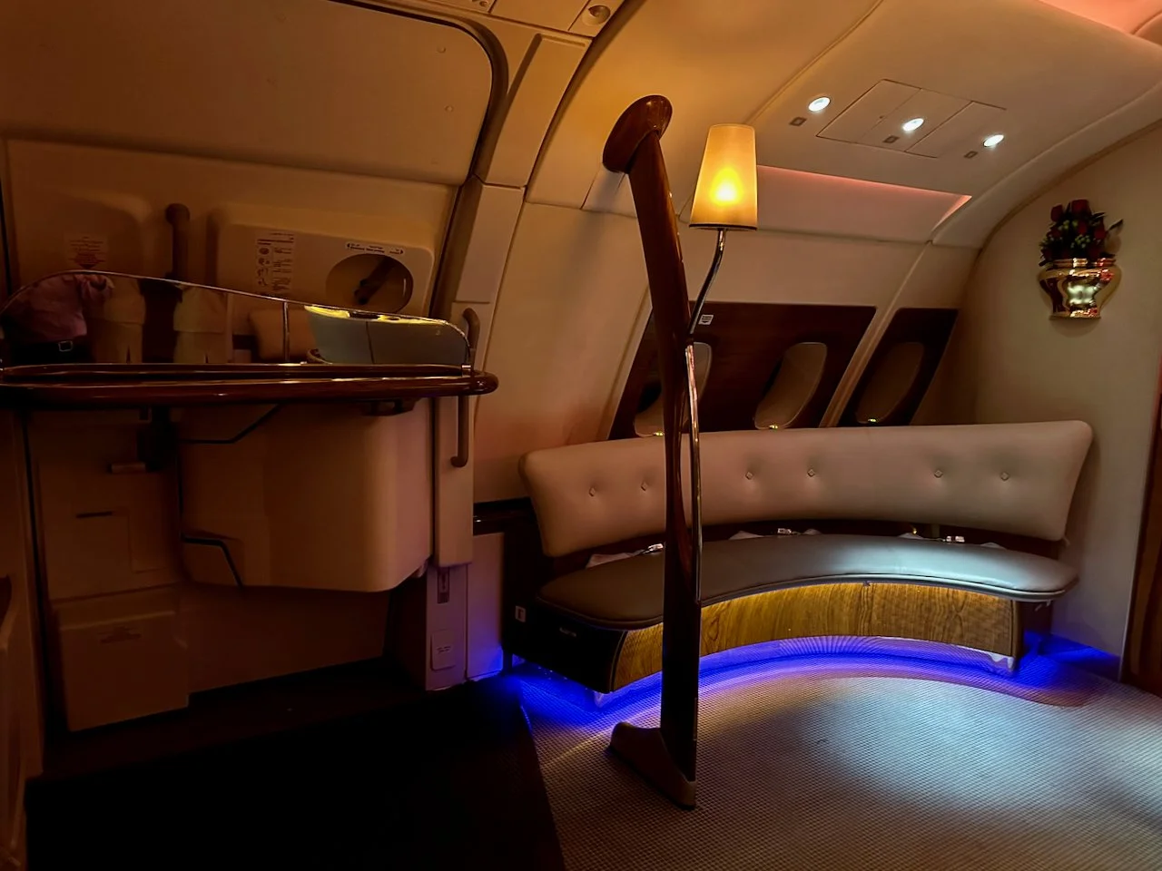 EMIRATES A380 FIRST TO ICN: THE ONBOARD BAR AND DINNER