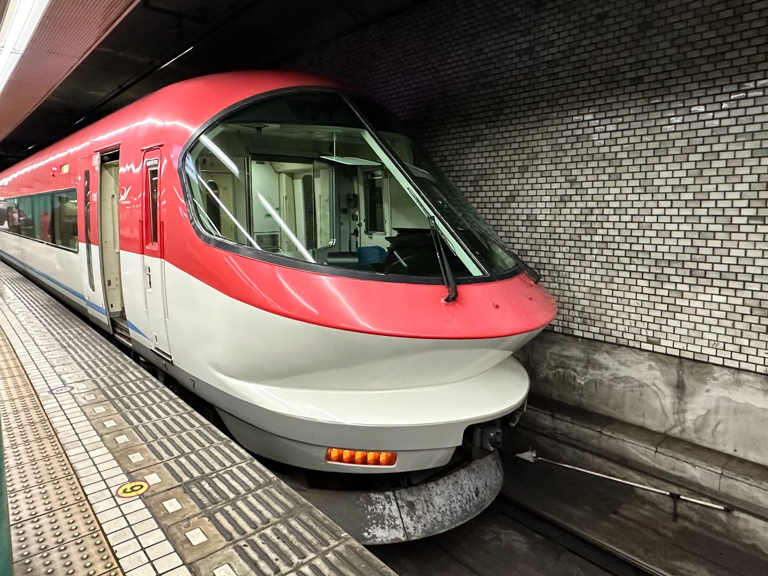 THE ISE-SHIMA LINER THAT IS NOT BOUND FOR ISE-SHIMA