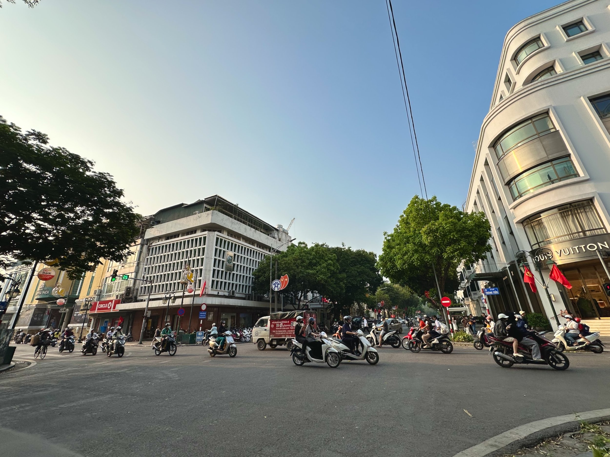 DELIBERATELY LOST IN HANOI PART1