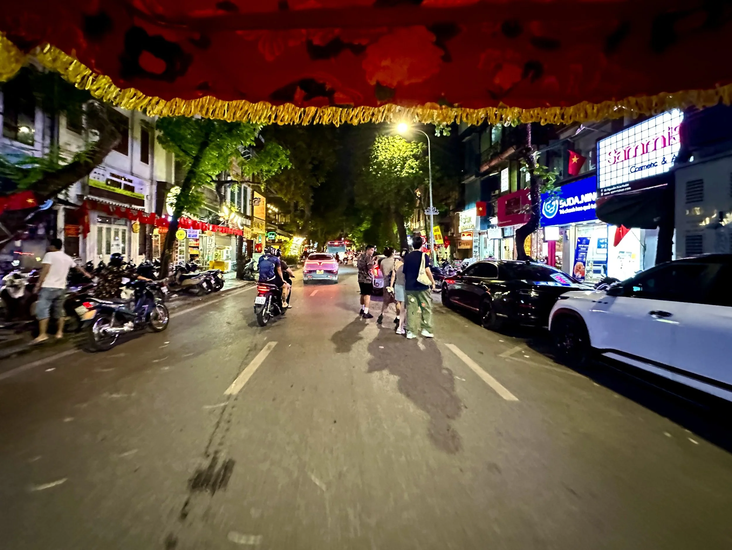 NIGHT CYCLOING IN HANOI