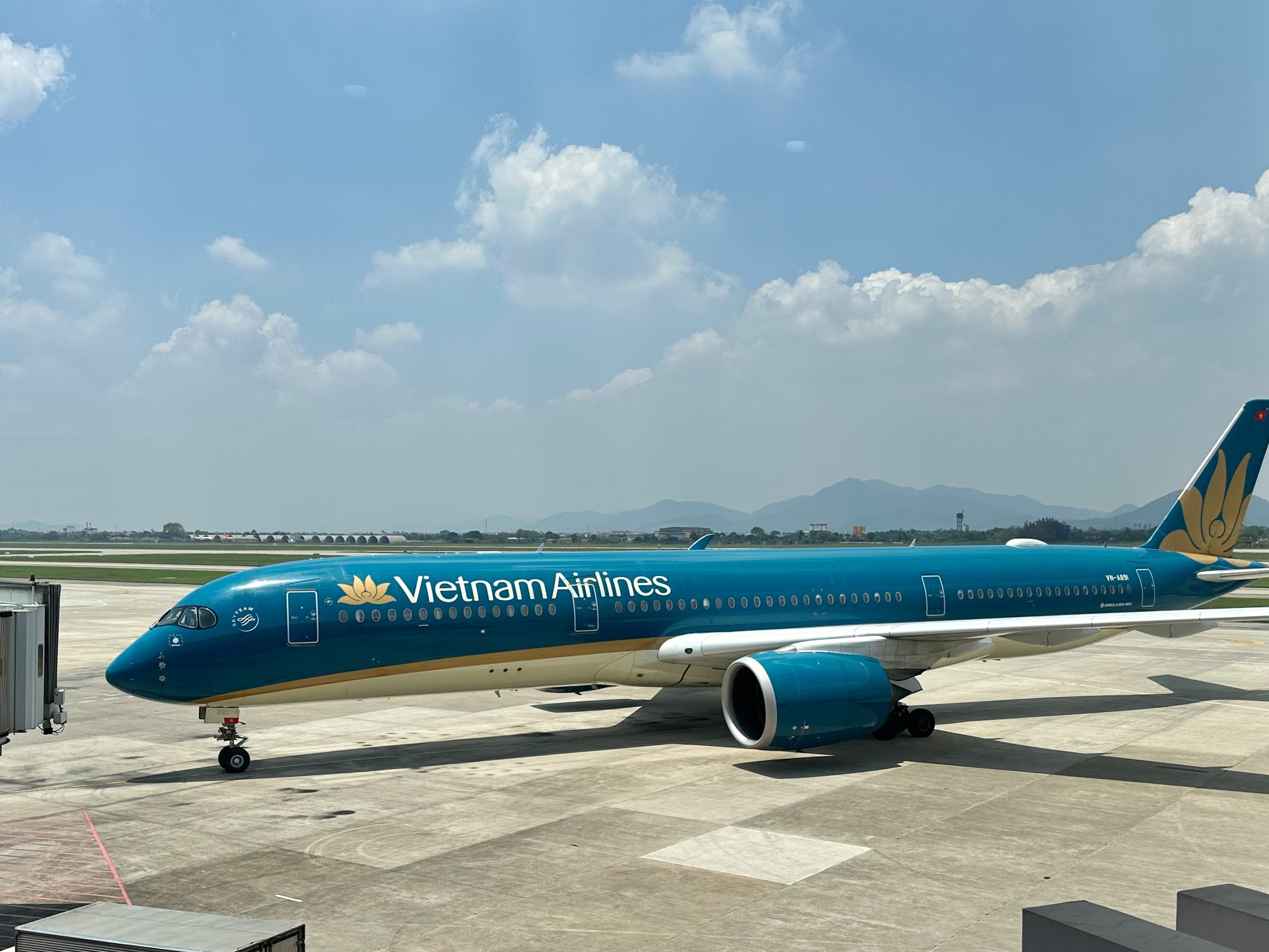 THE VIETNAM A350 WITH SAFRAN CIRRUS III SEATS