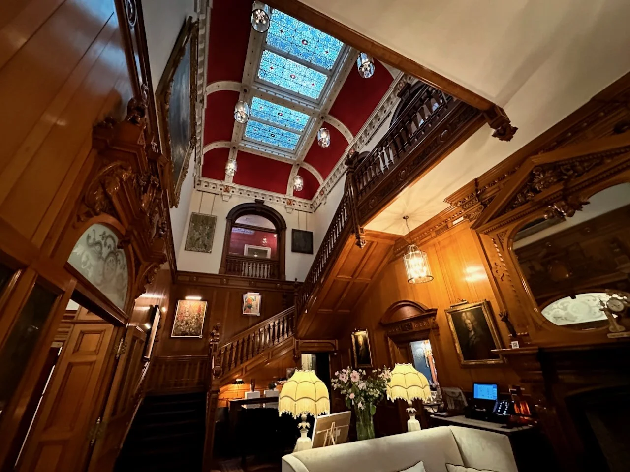 PALÉ HALL HOTEL: THE HOUSE