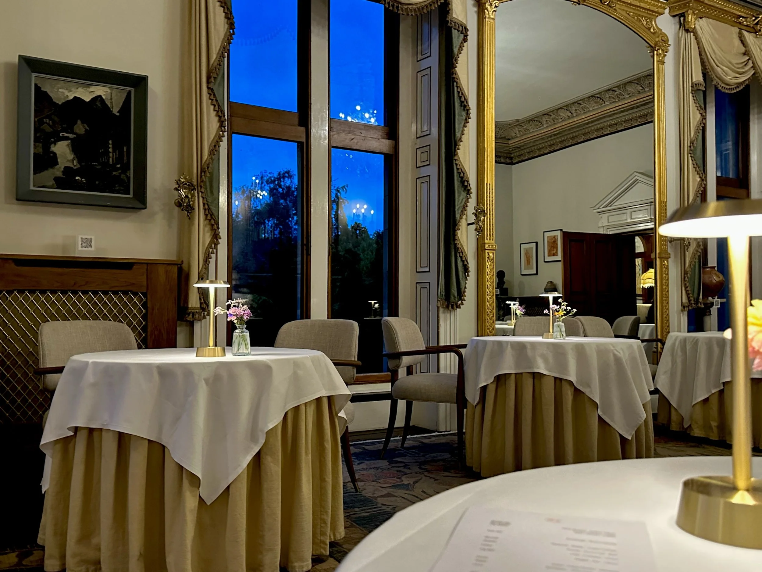 PALÉ HALL HOTEL: ON THE TABLES