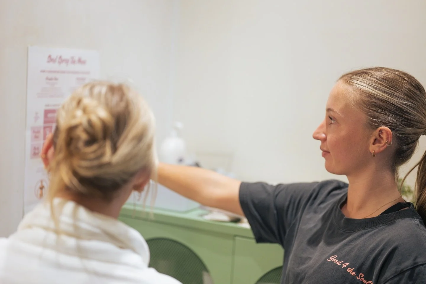 Your glow era starts here ✨

No awkward small talk. No standing still while someone circles you with a spray gun. Just you, our automated spray tan machine, and five minutes till your best tan yet 💅

We have two gorgeous organic solutions to choose 