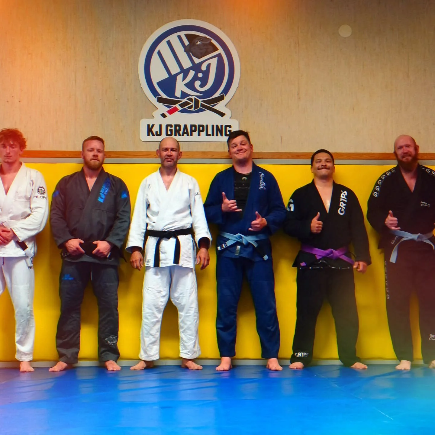Meid&auml;n luottojudomestari @mika.nurmi.3 k&auml;vi j&auml;lleen n&auml;ytt&auml;m&auml;s&auml; judon saloja.
#judollaniskaan #judochop #bjj #kalajoki #judothrow #swept #blackbelt #judomaster