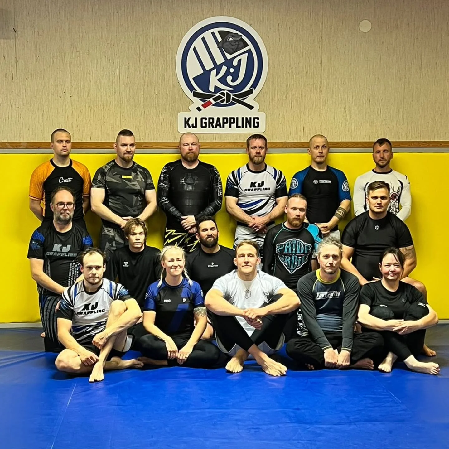 @jessevuorio &amp; co k&auml;vi vet&auml;m&auml;ss&auml; hyv&auml;n work shopin aiheesta pinning.
Seuraavisa reeneis&auml; kukaan ei karkaa mihink&auml;&auml;n, ku ovat naulattuna lattiaan 💪🏼😤
#bjj #nogi #submissionwrestling #pinning #lukkopaini #