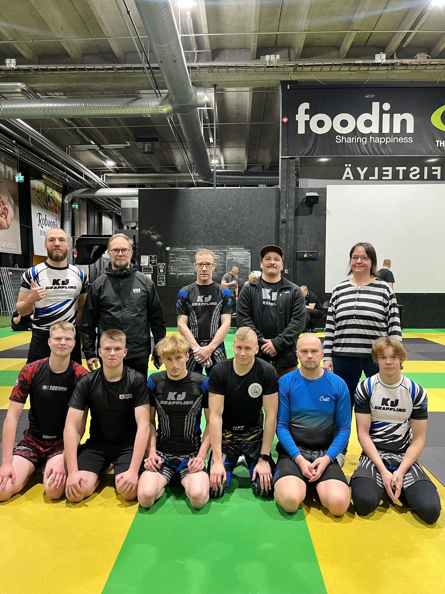 T&auml;n&auml;&auml;n k&auml;ytiin py&ouml;r&auml;ht&auml;&auml; yhdess&auml; naapuri pit&auml;j&auml;n @vivobjj jengin kanssa @kamppailuklubi ADCC Art of Fight karkeloissa. Kirkkaimmat mitallit j&auml;iv&auml;t t&auml;ll&auml; kertaa saamatta, mutta