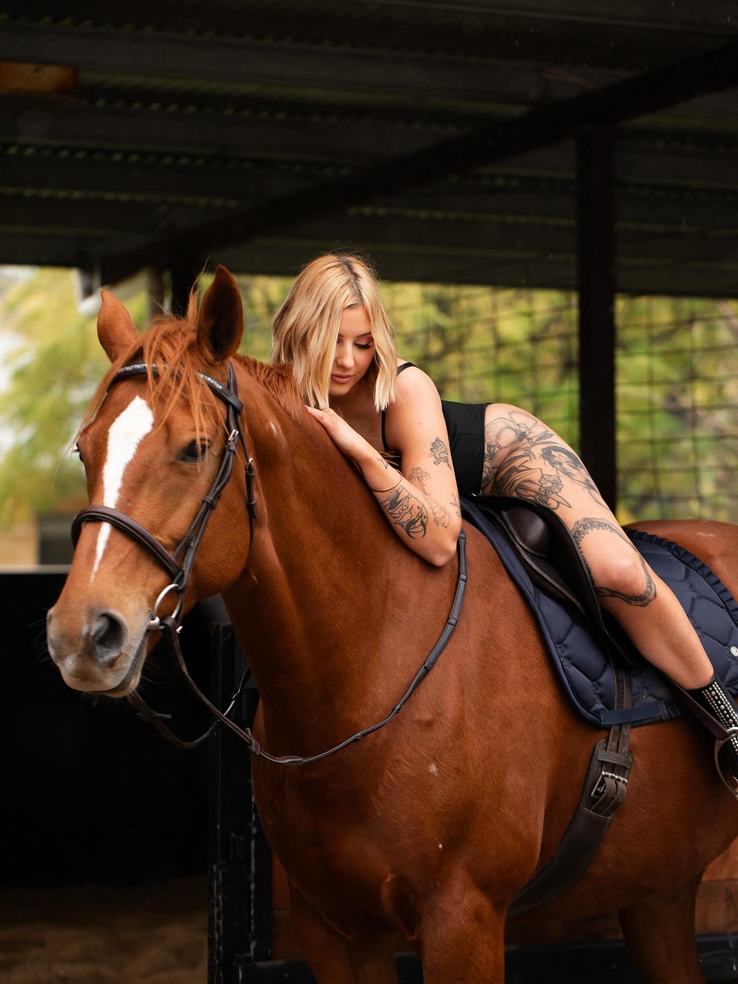 Mady on a horse, everyone 👏🏽👏🏽
Bronzed &amp; unbothered ✌🏽

@hairbymadysonrobins 
@makeupbycathykelly 
@ladorada___ 
@graceandflo.florist