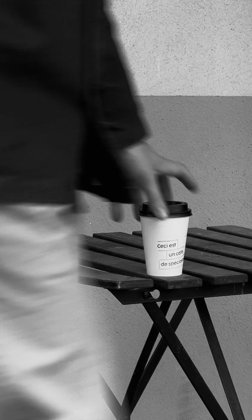Service de café de spécialité avec gobelet personnalisé Dialogue Torréfaction à Lyon