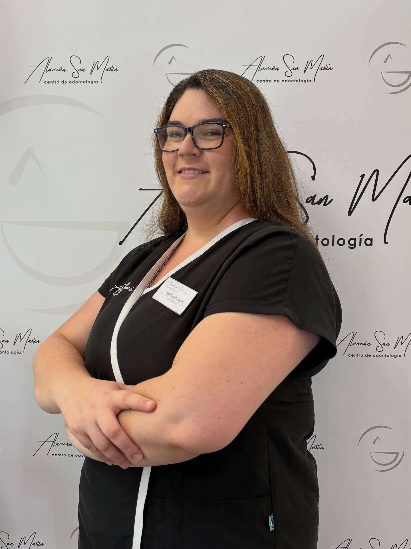 ➡️ Os presentamos a Ainhoa ! Muchos de vosotros ya la conoc&eacute;is ! Es una de nuestras higienistas m&aacute;s veteranas&hellip; todos nuestros pacientes est&aacute;n encantados con ella!! 🔝👏🏼Siempre sabe como sacarte una sonrisa 😁😂
