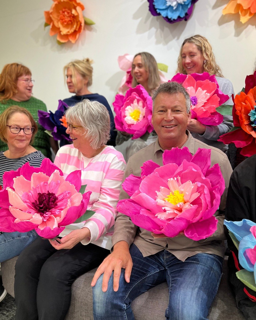 Get creative this weekend!
Fri 7th - Wine Painting at Colombo 
Sat 9th - Giant Crep&eacute; Wallflower at Ventana
Link in bio 👌🏽

𝗪𝗶𝗻𝗲 𝗣𝗮𝗶𝗻𝘁𝗶𝗻𝗴 𝗮𝘁 𝗖𝗼𝗹𝗼𝗺𝗯𝗼 
$25pp or $40/couple
Celebrate the colours of spring- painting, wine, an