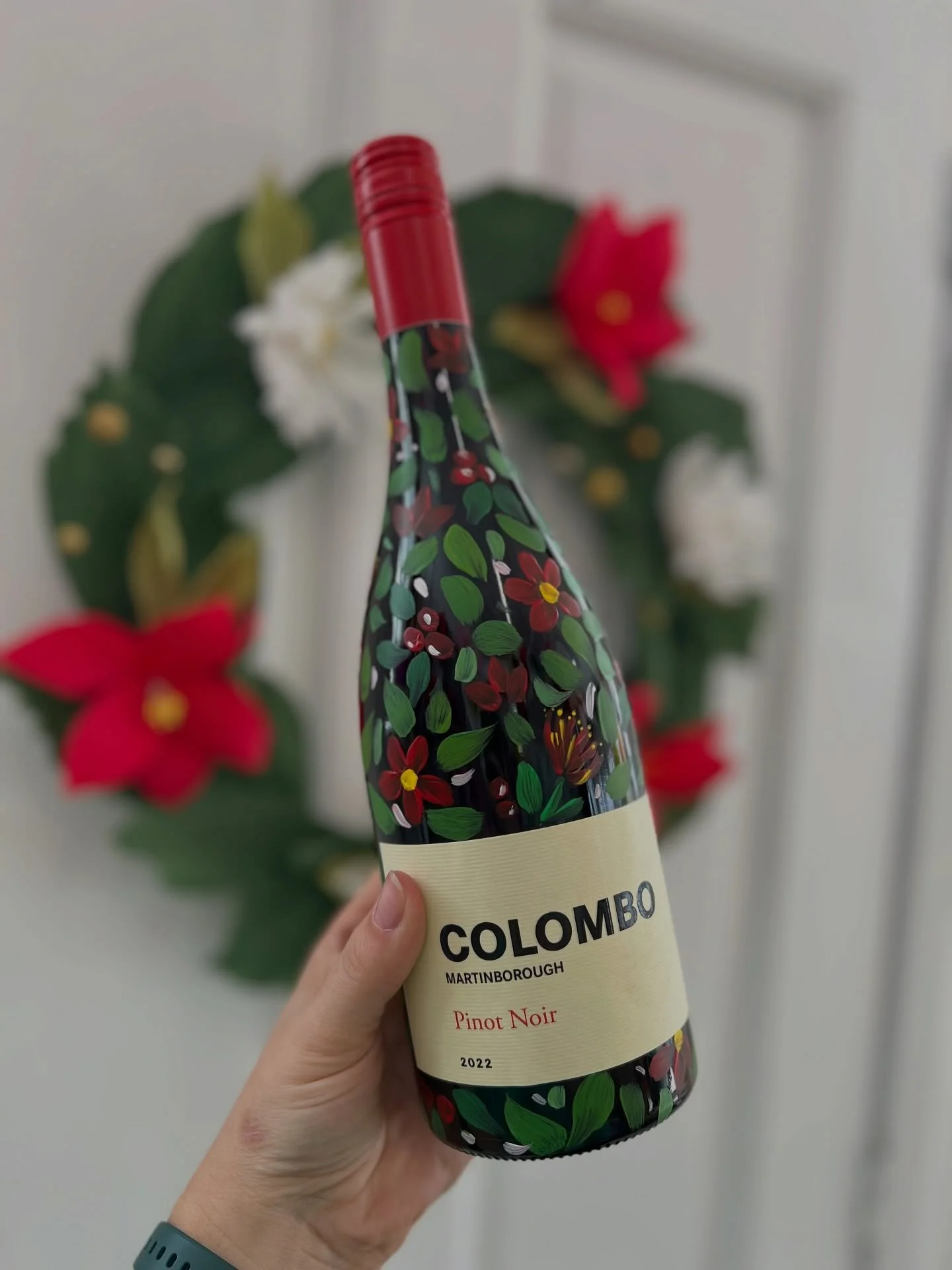 Jazz up your wine bottle gifts this year! Join me at @colombomartinborough to learn how!
$25pp | Friday 5th Dec | 6-8pm. Or put your order in now and I&rsquo;ll do the painting for you! 😎🎄🍷
 #paint #wine
