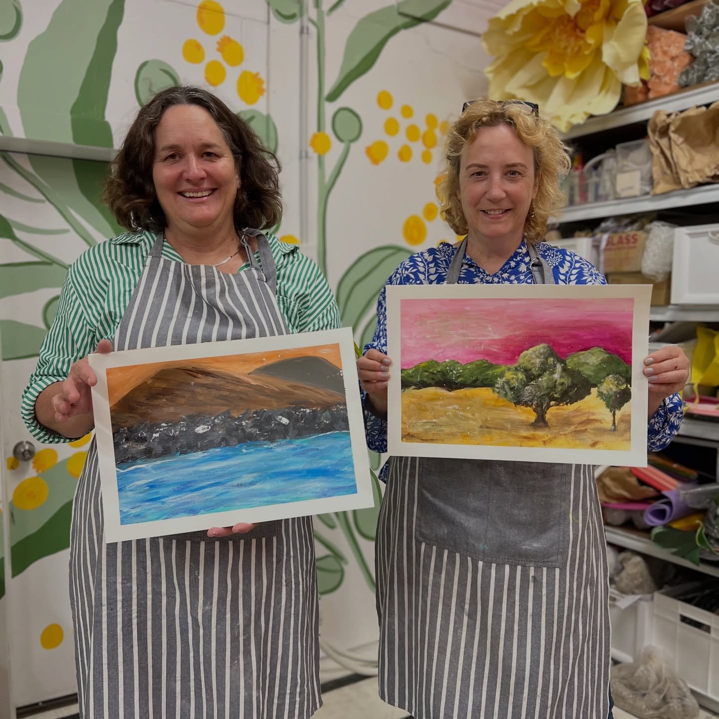 👏🏽👏🏽👏🏽 Abstract Landscape painting this evening was delightful! A small group, different skill levels, some pushing their boundaries into colour, learning to play and paint freely. Such a joy! Thanks for joining me 🫶🏽