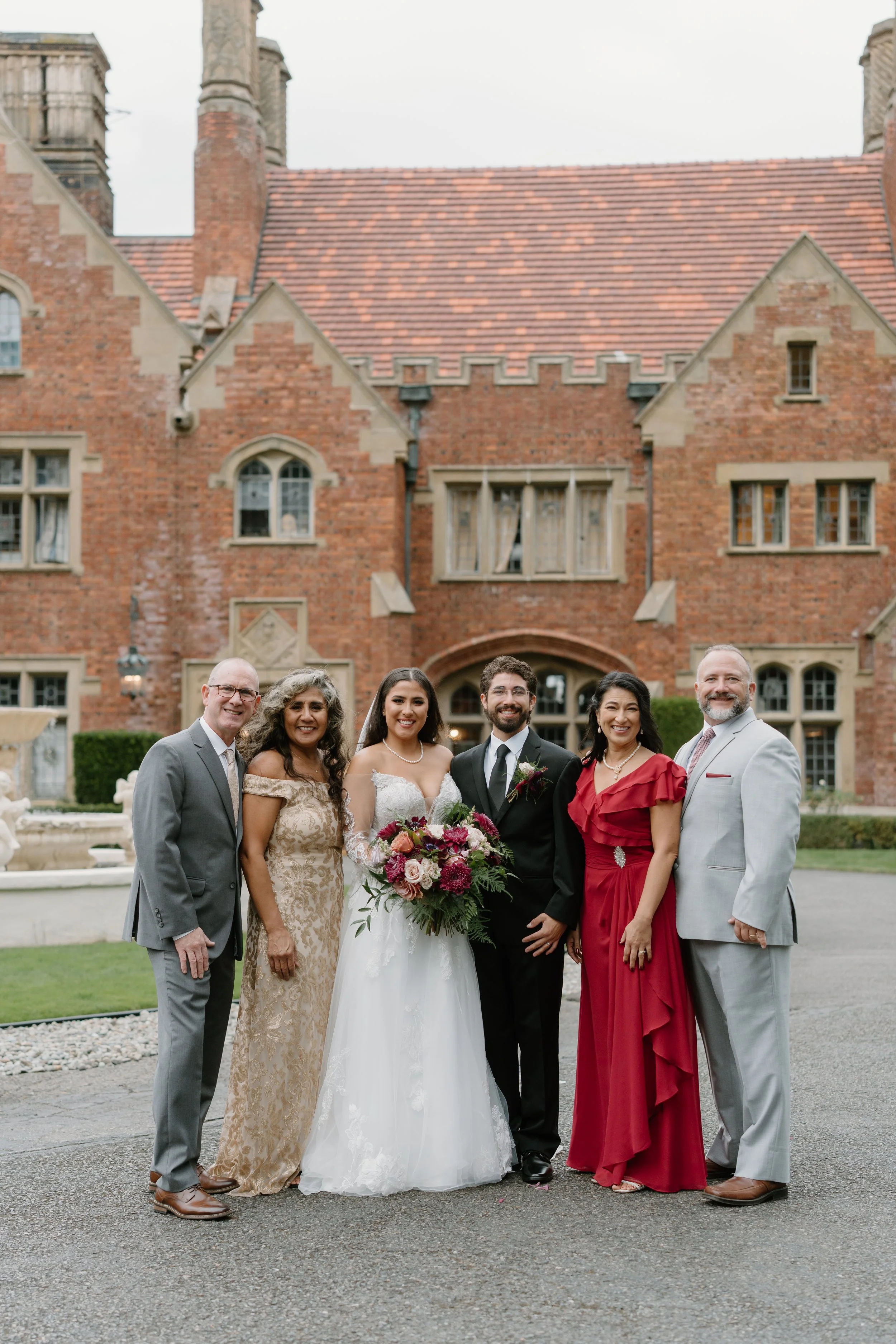 How to Plan Stress-Free Family Photos on Your Wedding Day