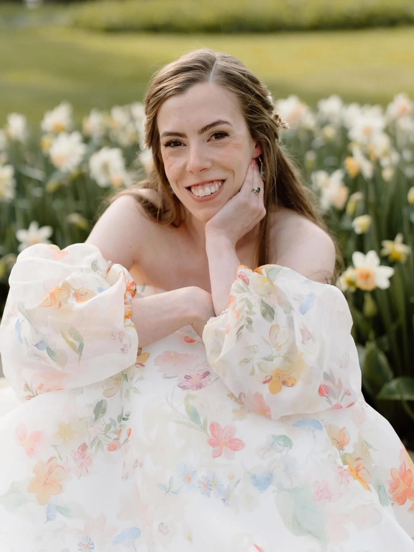 Anja Beth&rsquo;s bridal portraits at the tulips last year 🥹🌷She had her hair and makeup trial in the morning &amp; taking photos that afternoon was so fun. It was so fun to make a whole moment out of it. She reached out about planning something wi