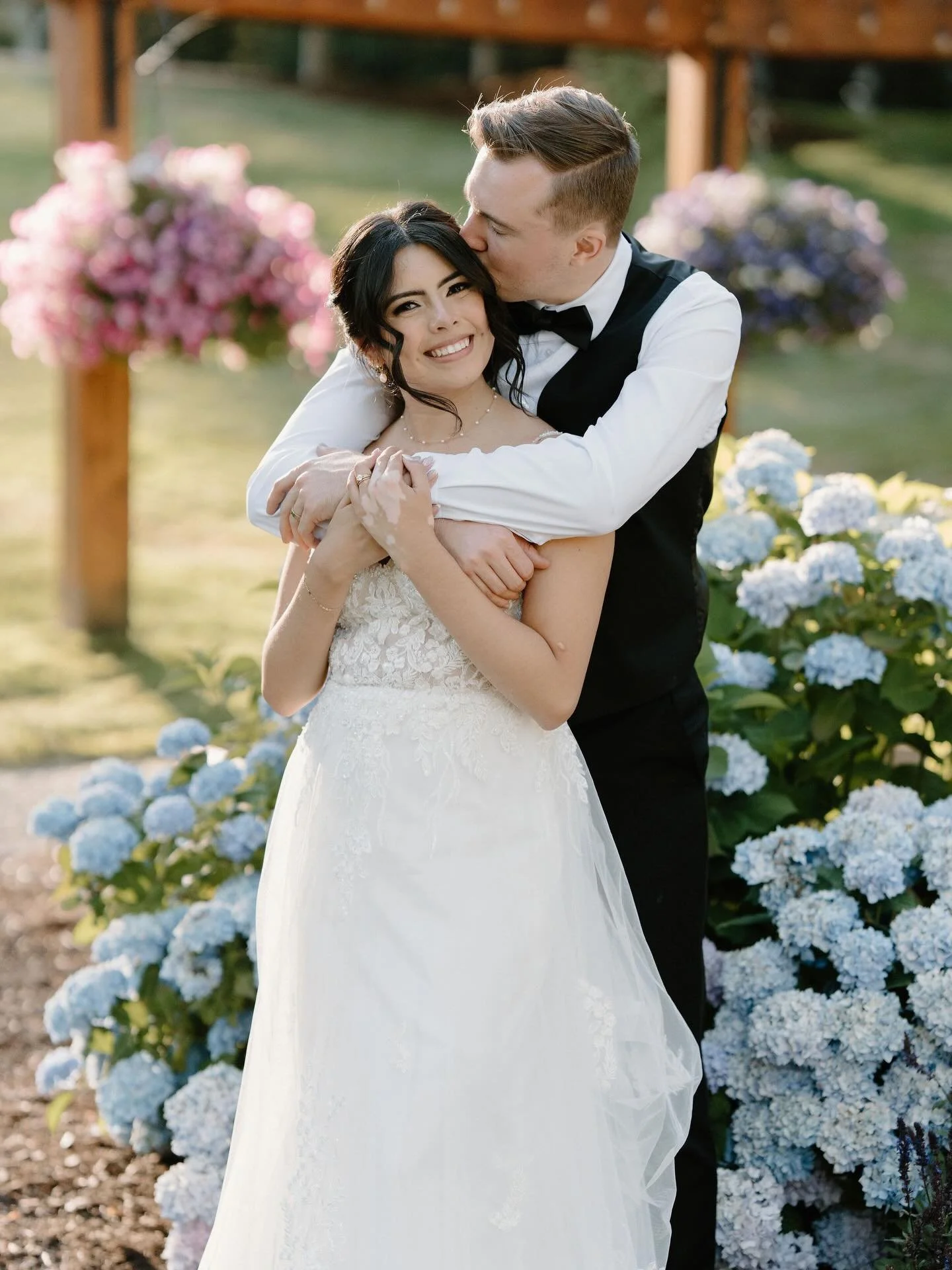 Ashley &amp; Taylor&rsquo;s beautiful wedding at Puget Valley Farms 🌸🩵 I took Ashley&rsquo;s grad photos at Western a few years ago &amp; getting to photograph her wedding &amp; engagement era was so special to me. Their whole day had such good vib