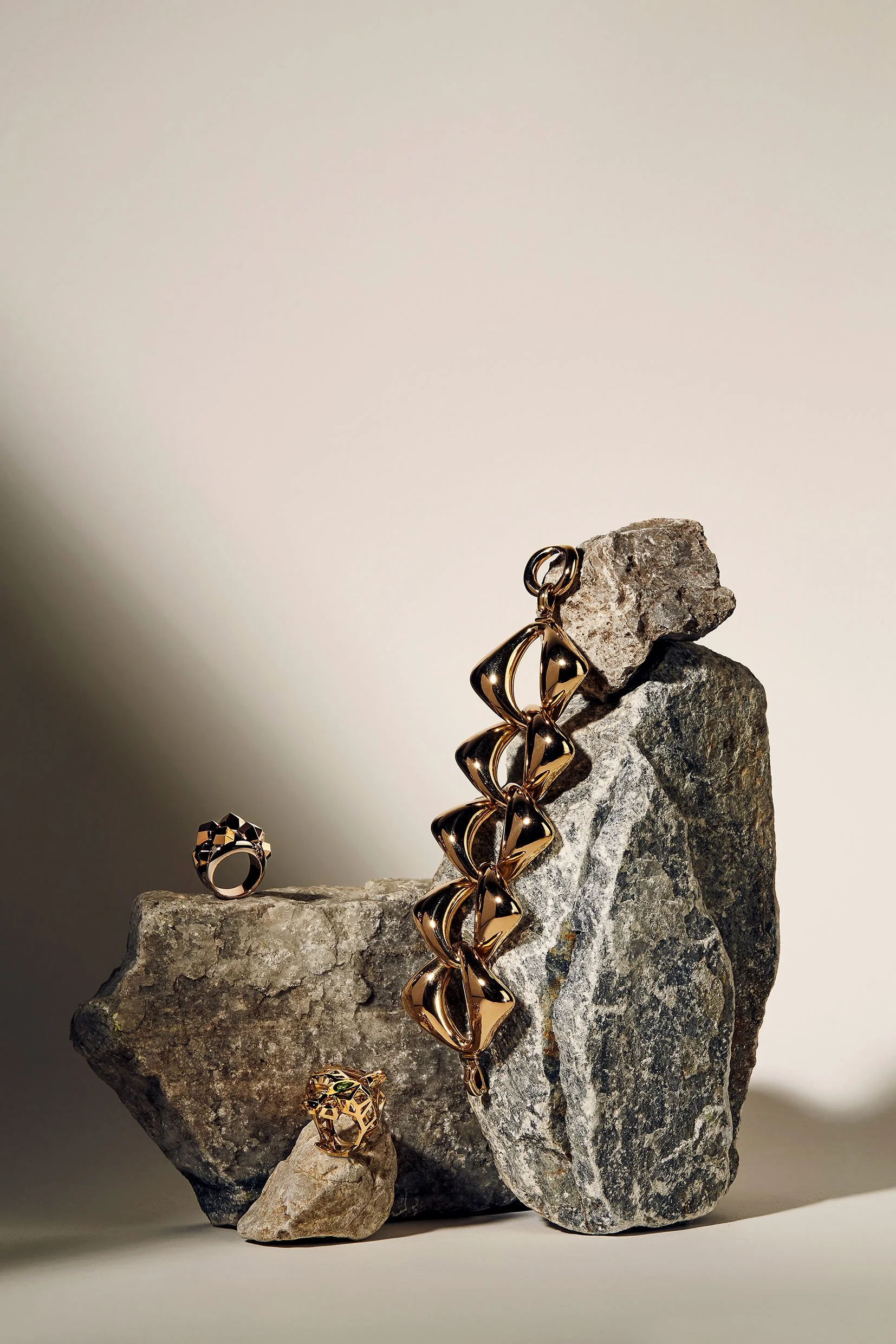 Goldschmuck Cartier Stillife Photography Set Styling Patricia Weisskirchner Fotografie
