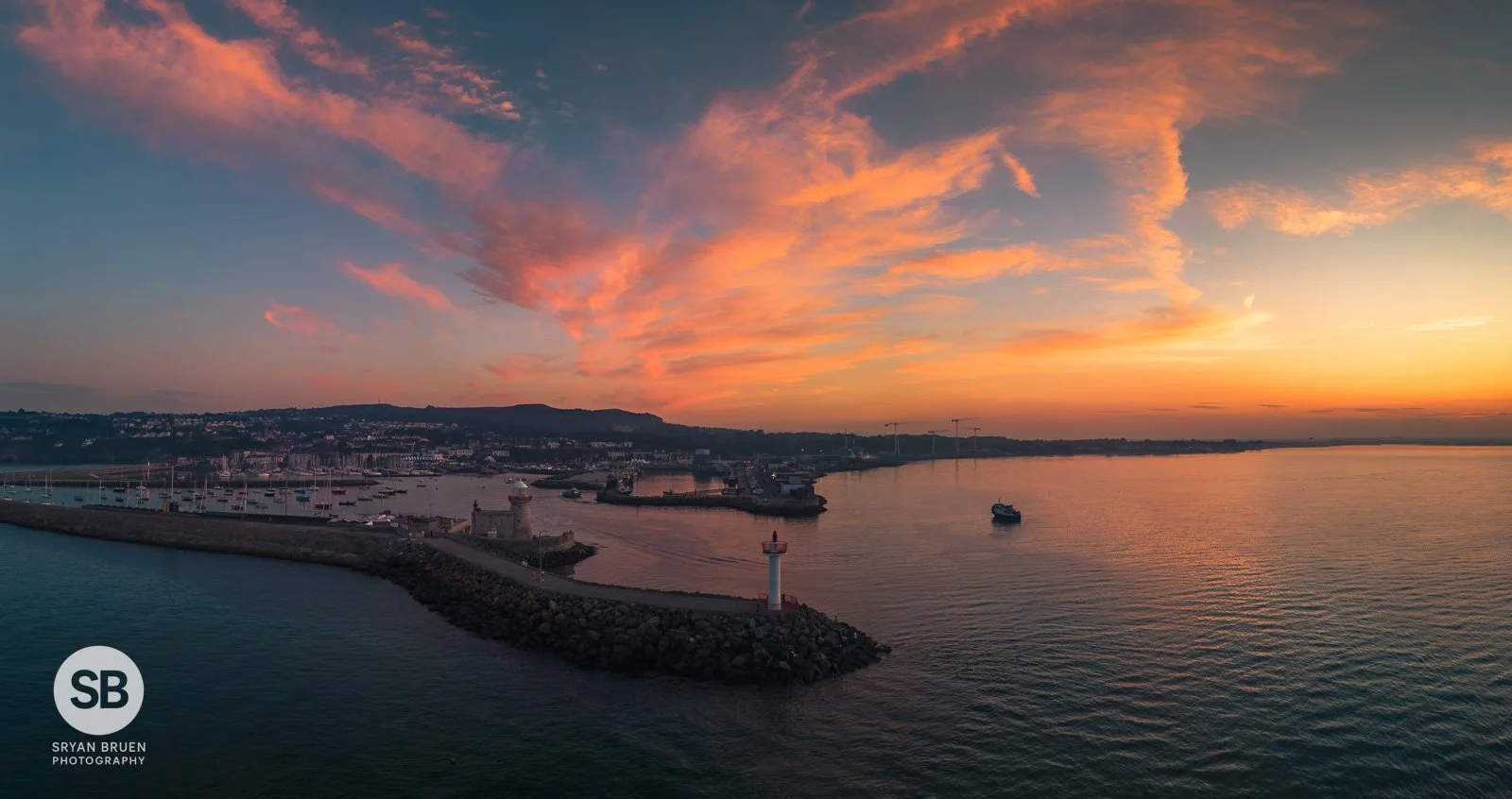 2023-09-08 Howth sunset panorama 8 September 2023.jpg