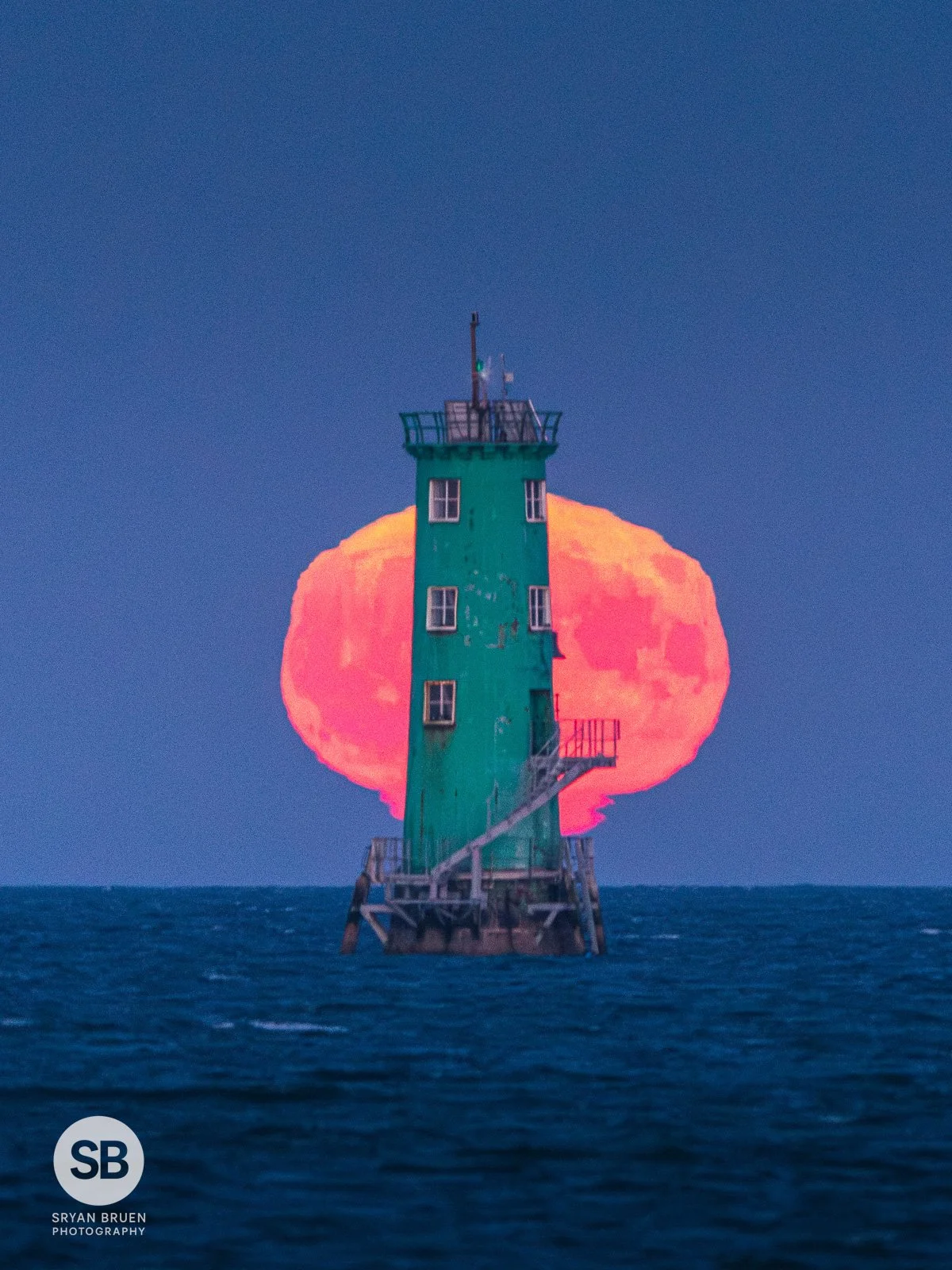 2025-07-10 North Bull Lighthouse moonrise 2 10 July 2025.jpg