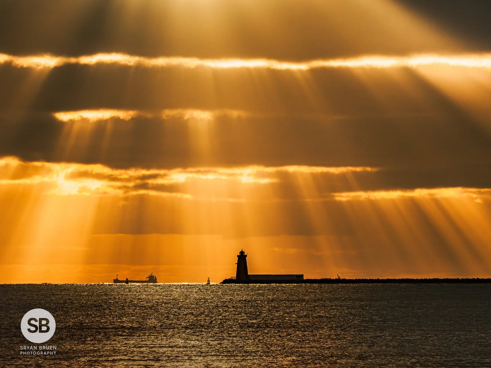 2025-11-17 Poolbeg Lighthouse sunrise sunbeams.jpg