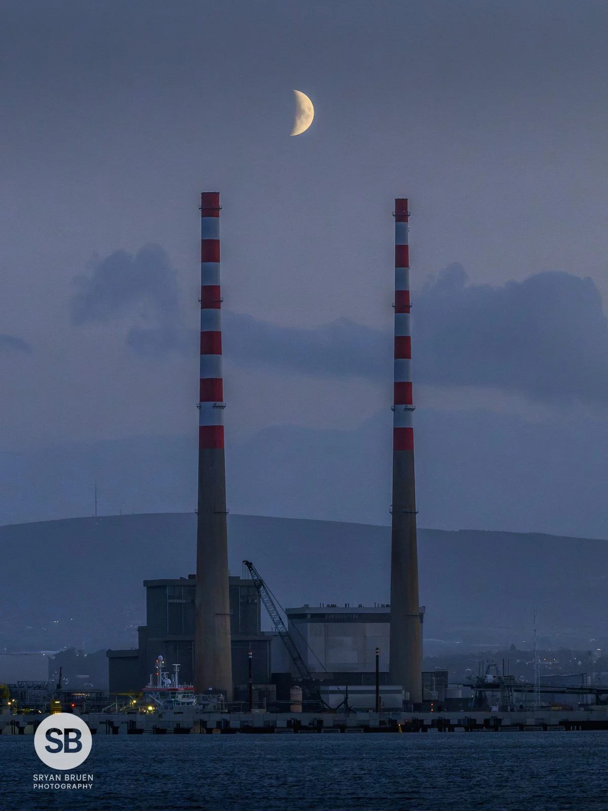 2026-09-17 Poolbeg Chimneys moonset blue hour from Bull Wall.jpg