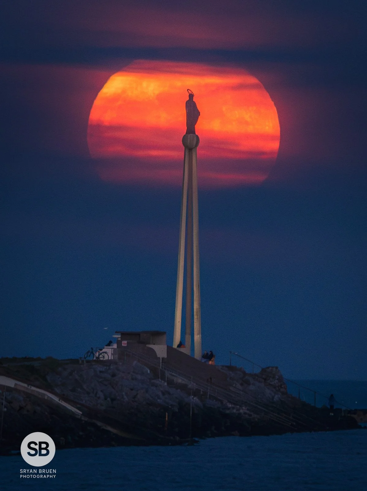 2026-05-01 Our Lady Star of the Sea moonrise from Clontarf.jpg