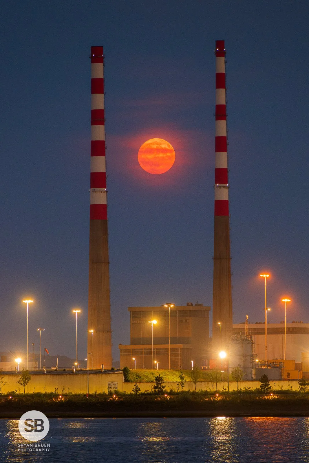 2025-06-10 Poolbeg Chimneys moonrise 10 June 2025.jpg
