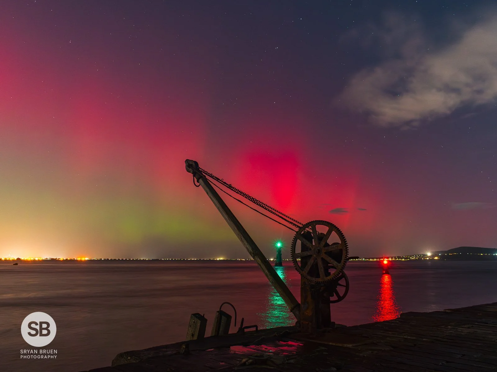 2025-11-12 Great South Wall fishing winch aurora.jpg