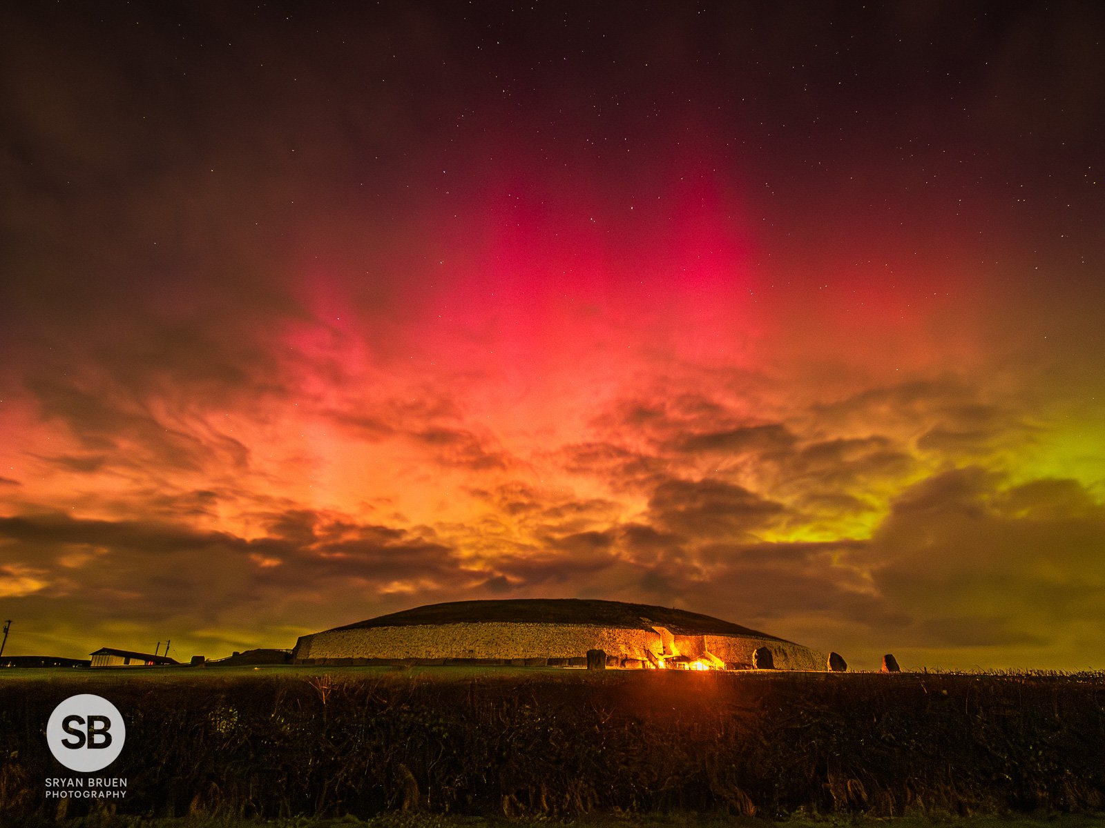 2025-01-01 Newgrange Aurora Borealis 1 January 2025.jpg