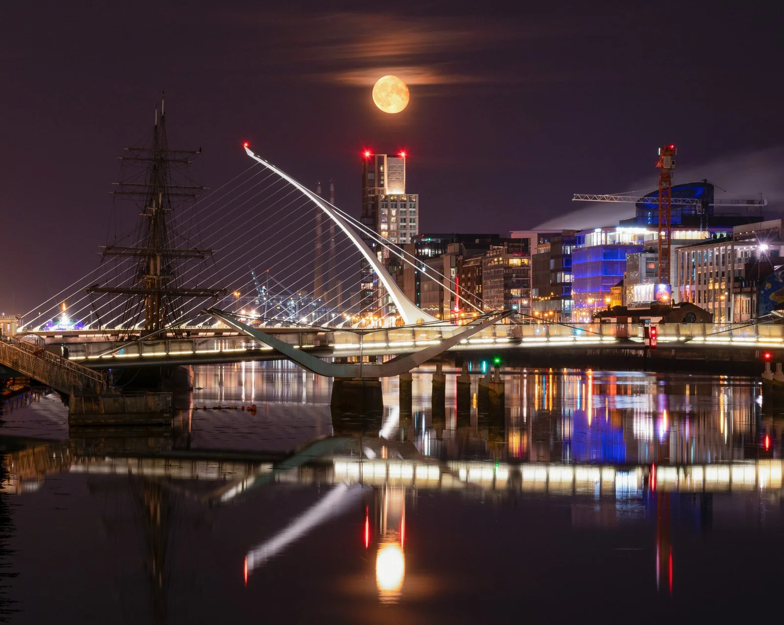 2021-08-24 Sturgeon Moonrise Dublin City 24 August 2021.jpg