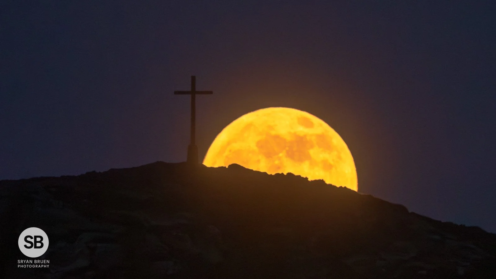2024-04-23 Bray Head moonrise 23 April 2024.jpg