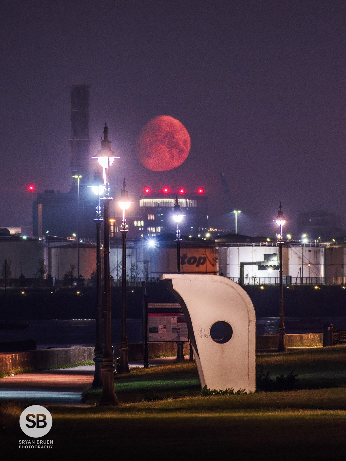 2026-05-28 Clontarf seafront moonset.jpg