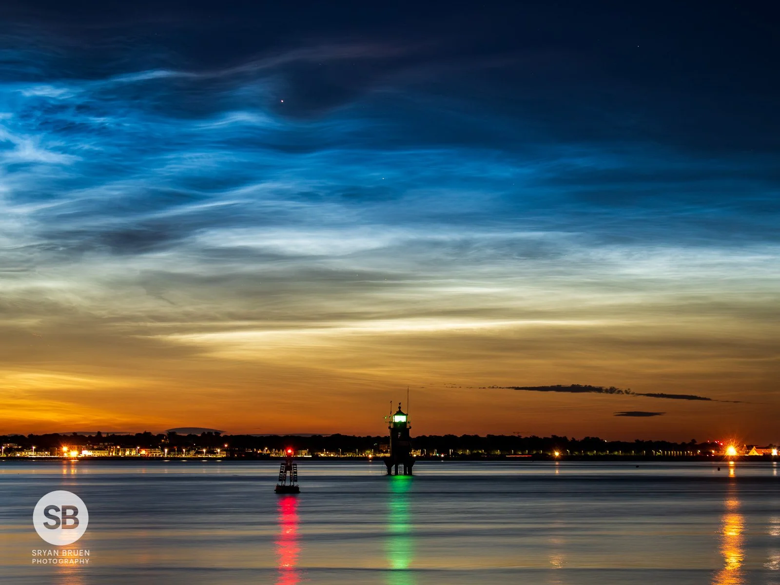 2025-06-29 Noctilucent clouds over North Bank Lighthouse 2.jpg