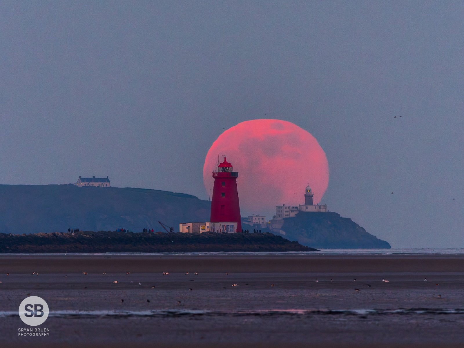 2024-02-24 Poolbeg and Baily Lighthouse moonrise 24 February 2024.jpg