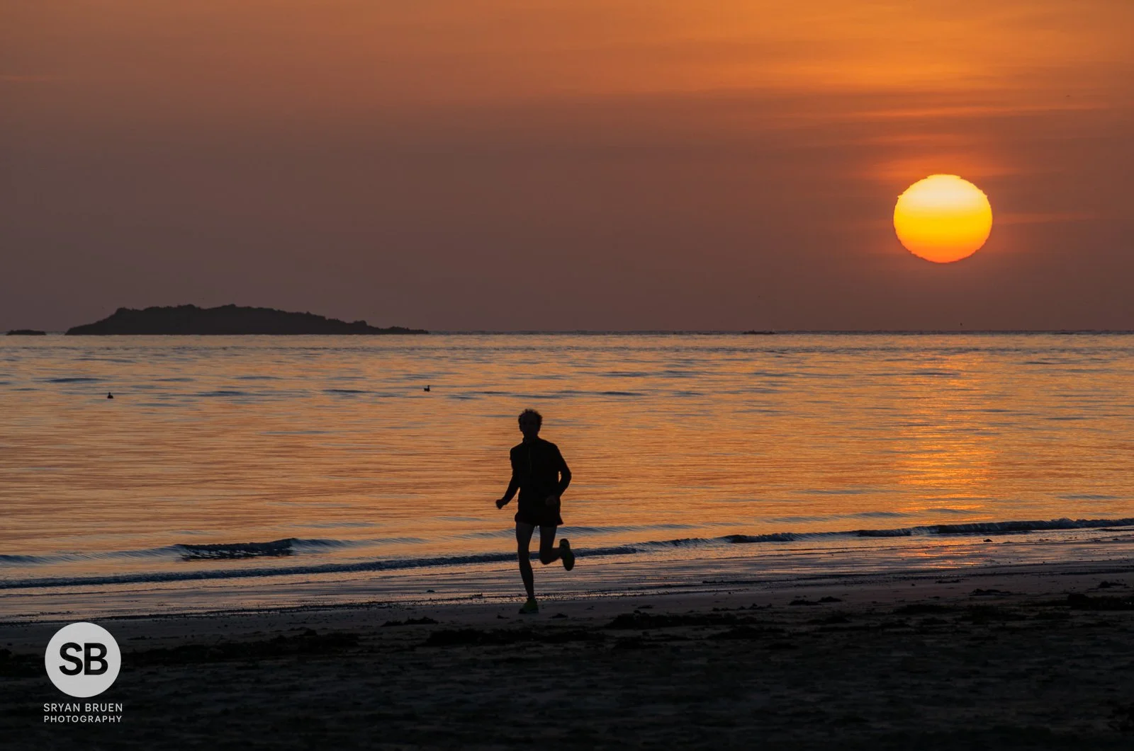 2020-04-14 Burrow Beach jogger sunrise 14 April 2020.jpg