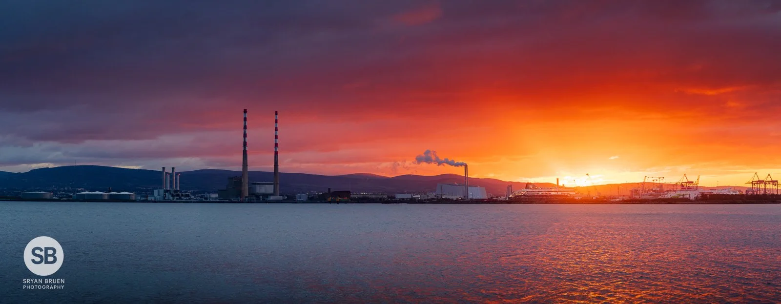 2024-12-08 Clontarf red sky sunset pano 8 December 2024.jpg