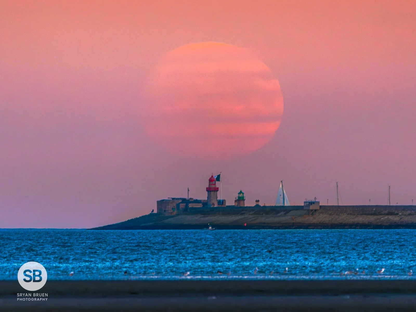 2024-09-16 Faint moonrise over Dun Laoghaire Lighthouse 16 September 2024.jpg