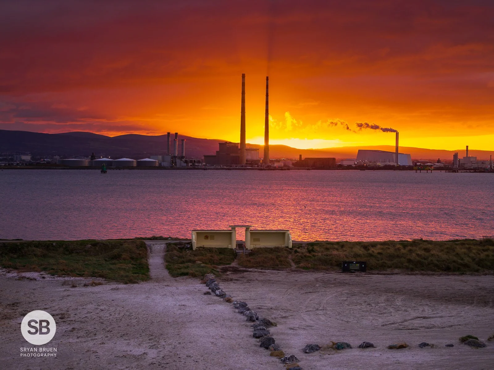 2024-12-08 Dollymount Strand and North Bull Wall sunset sky.jpg